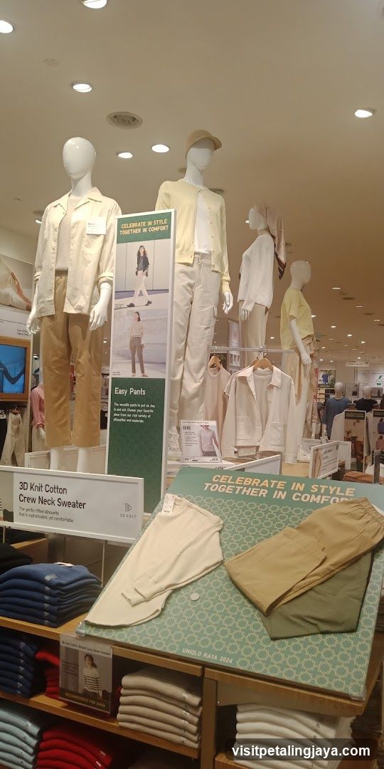 Uniqlo Store Interior Display