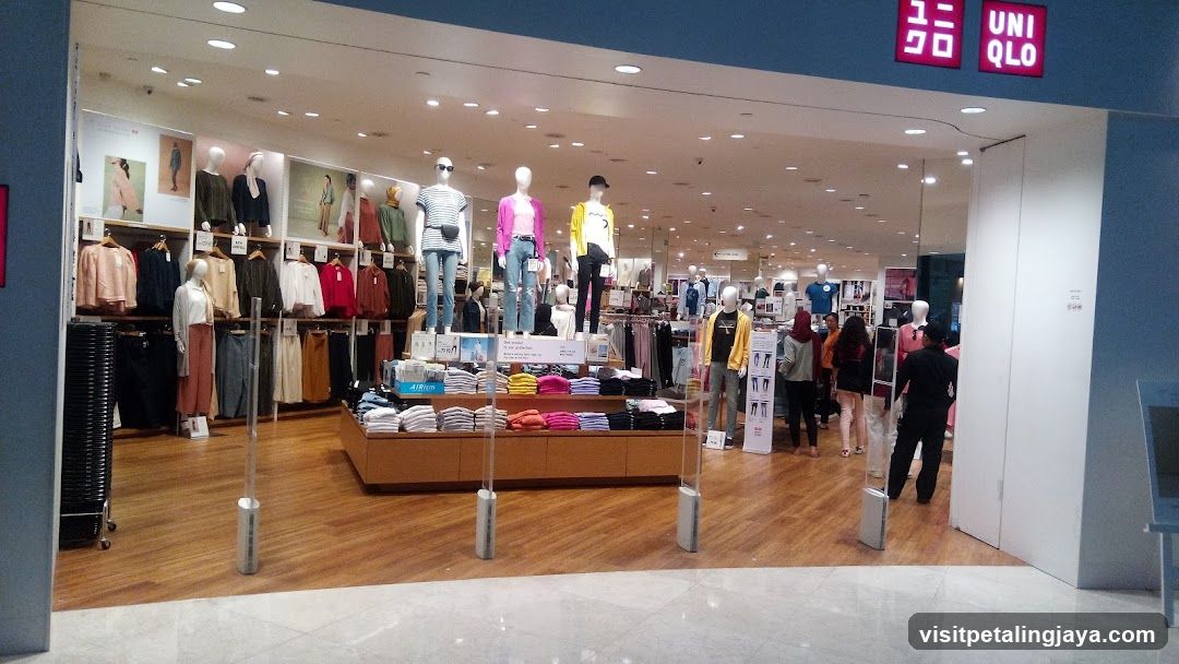 Uniqlo Store Entrance
