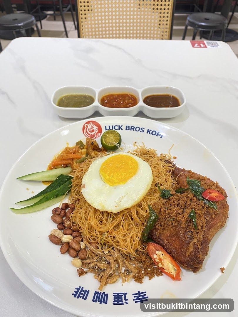 Fried Noodles with Fried Chicken