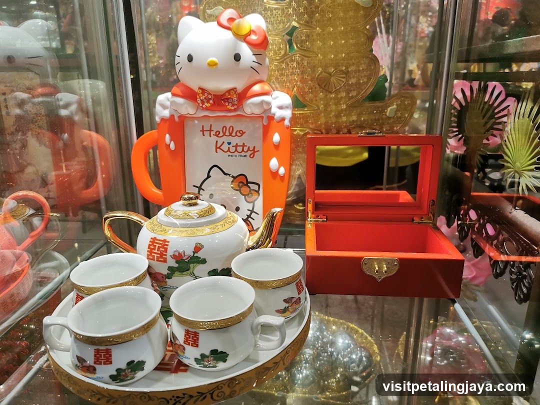 Hello Kitty Tea Set Display