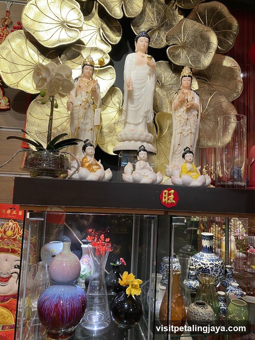 Buddha and Vase Display