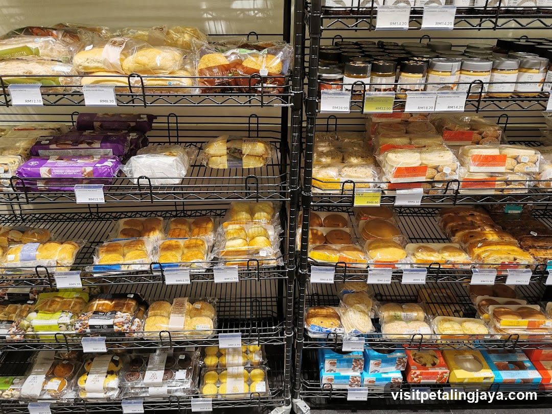 Bakery and Pastry Display Shelf