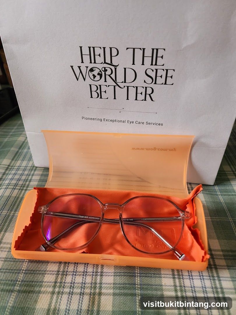 Eyeglasses and Bag