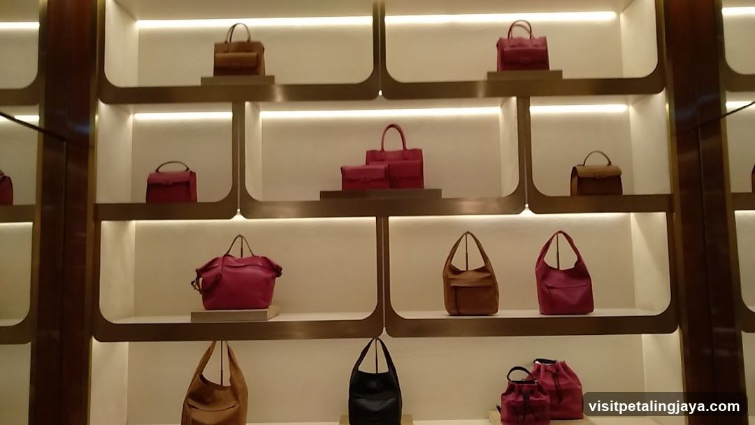 Handbag Display Shelf