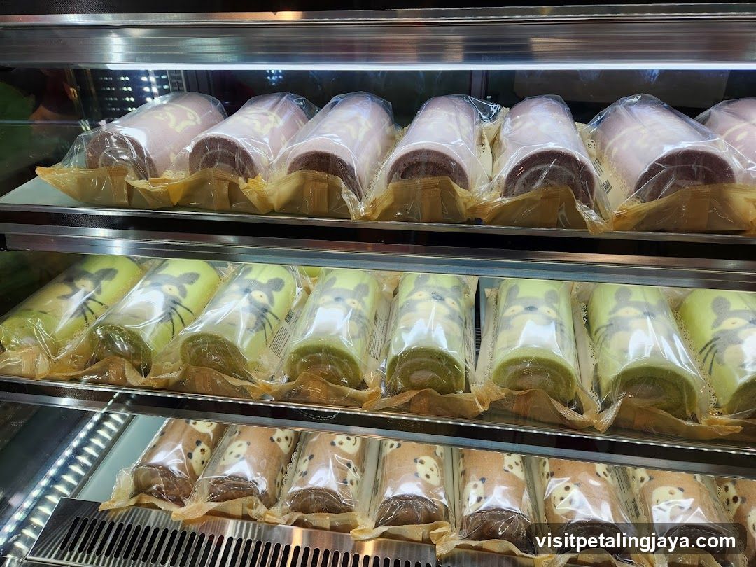 Swiss Roll Display Case