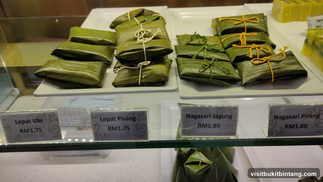 Desserts Wrapped in Banana Leaves