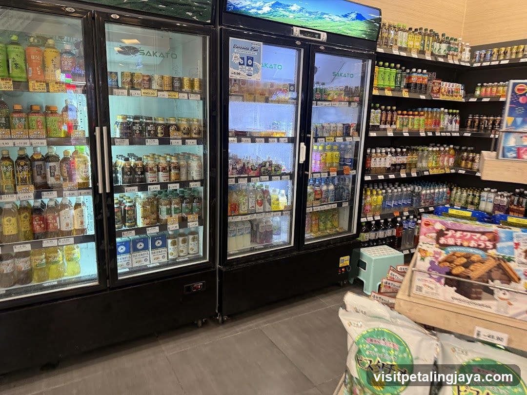 Refrigerated Drinks and Snacks Display