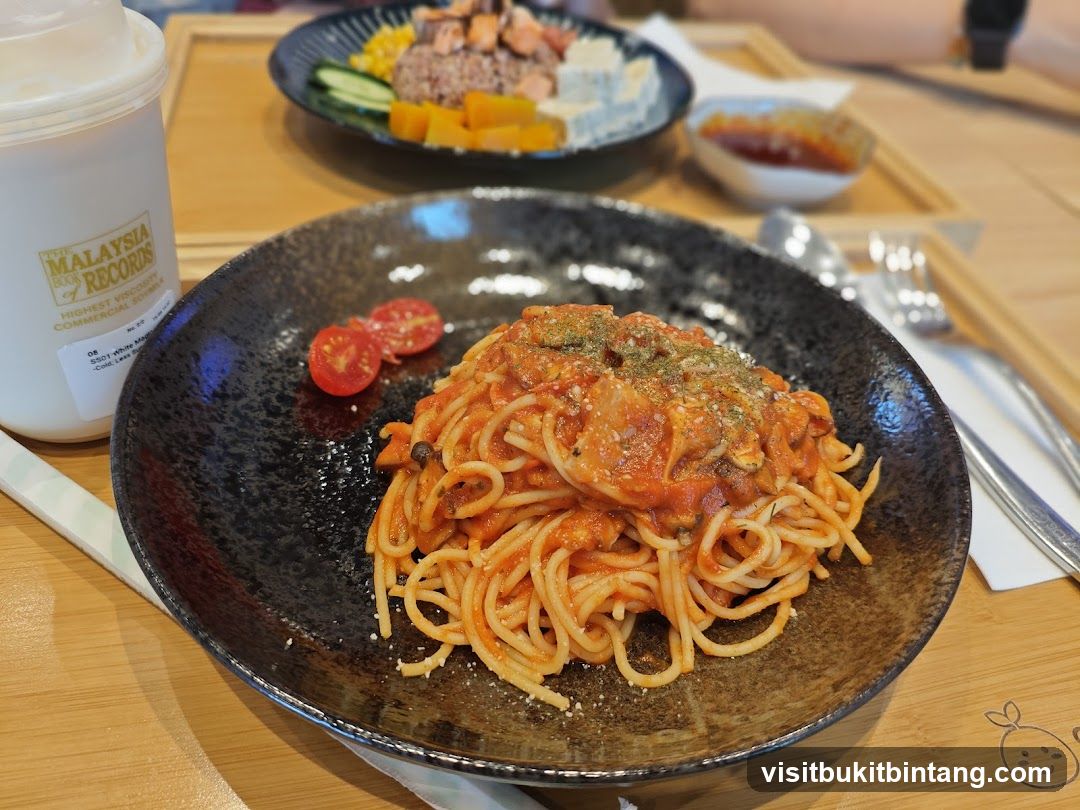 Spaghetti with Tomato Sauce