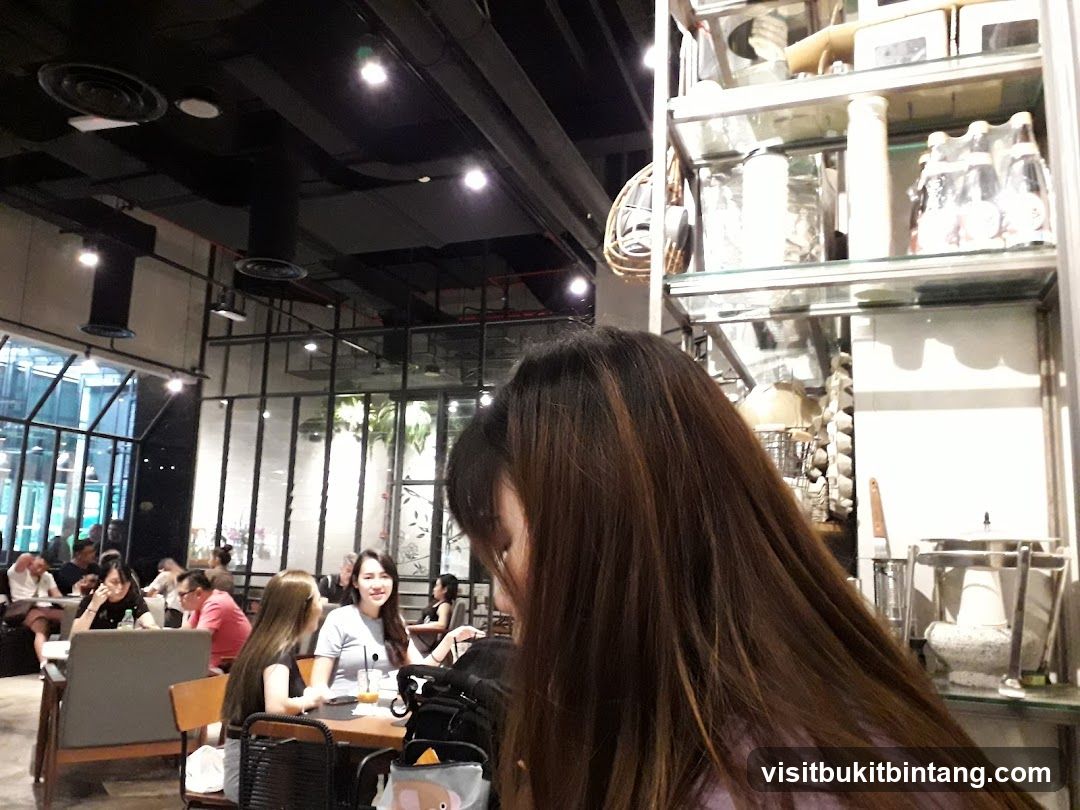 People dining in a cafe