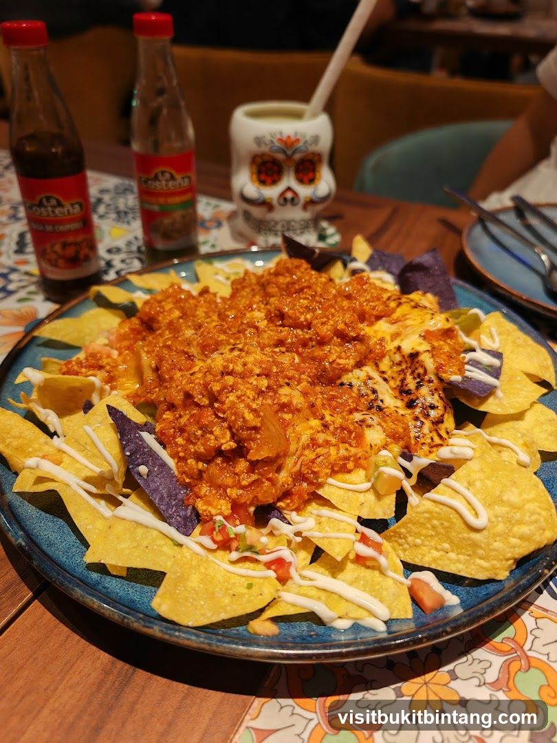 Nachos with Toppings