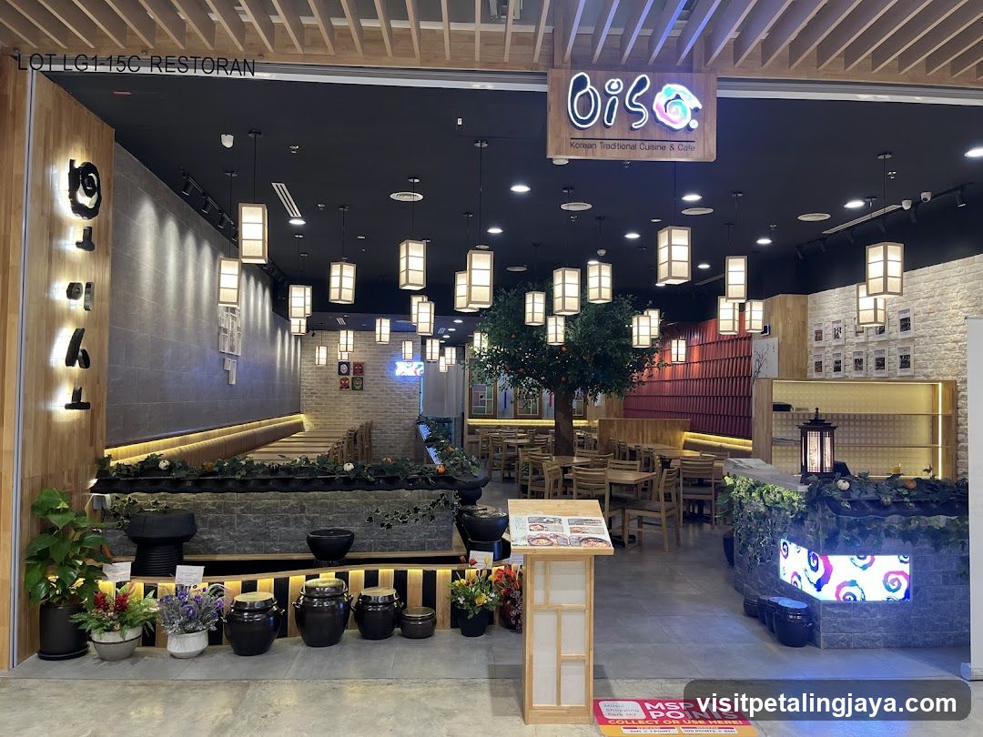 Korean Traditional Cuisine & Cafe Interior