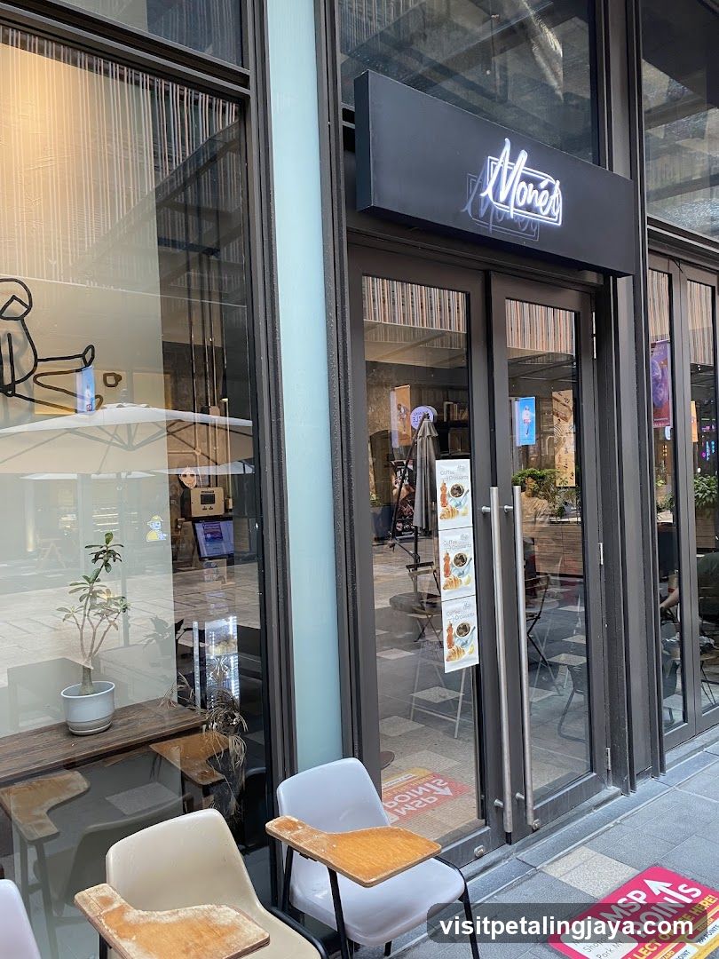 Vino's Coffee Shop Entrance
