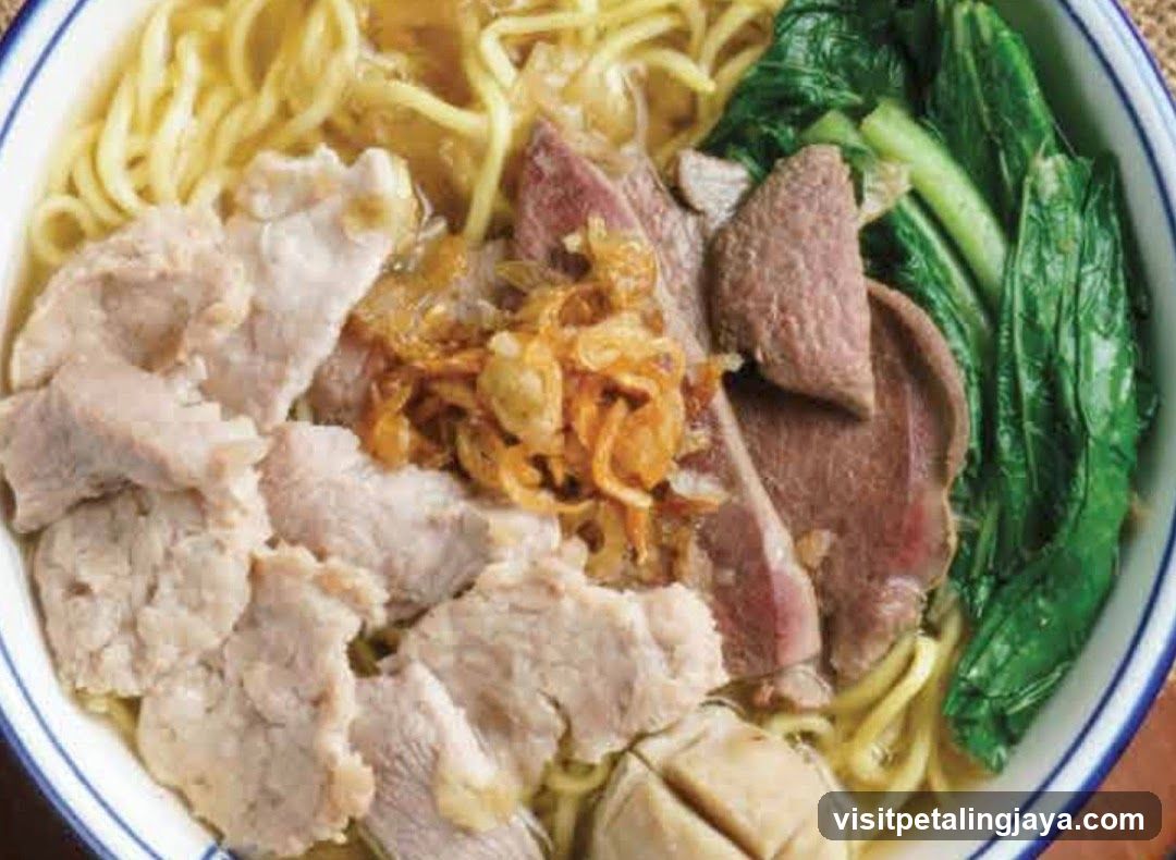 Noodle Bowl with Meat and Vegetables