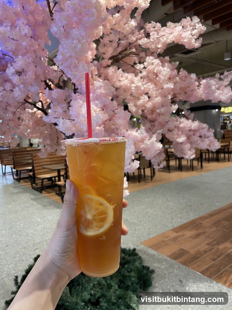 Iced Tea with Lemon Slice