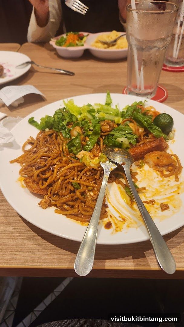 Noodles with Salad