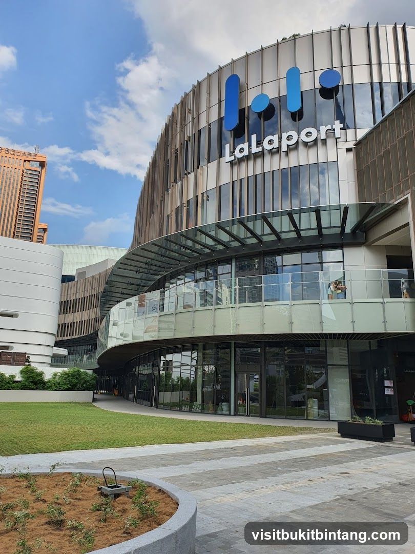 Gate Plaza (North entrance)