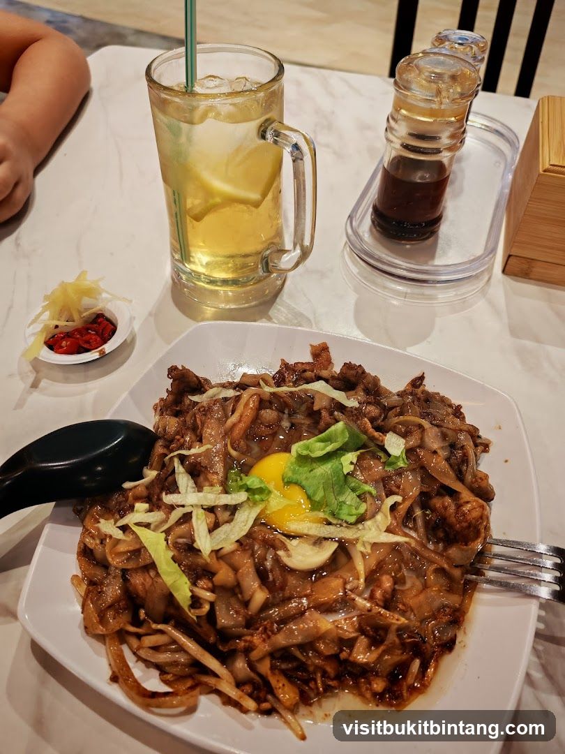 Noodles with Egg and Drink