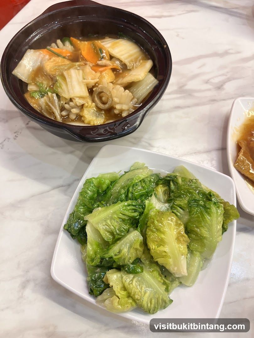 Stir-fried vegetables and lettuce