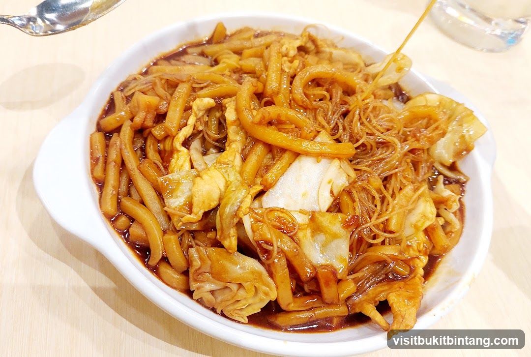 Noodles with Cabbage and Meat