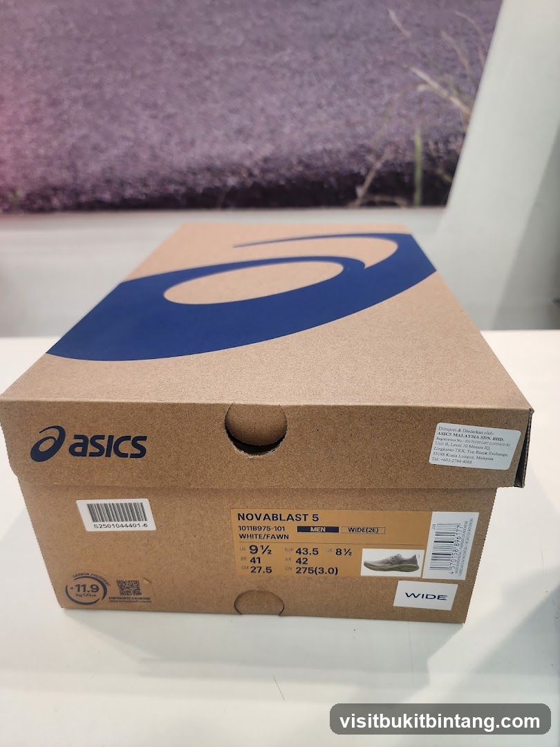 Asics Novablast 5 Shoe Box