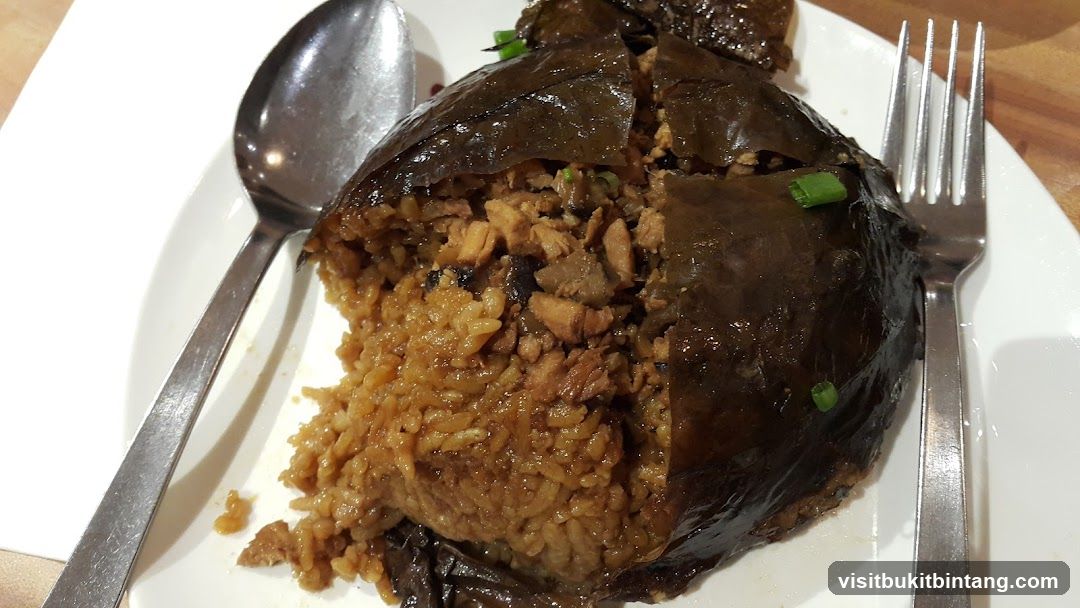 Steamed Sticky Rice in Lotus Leaf