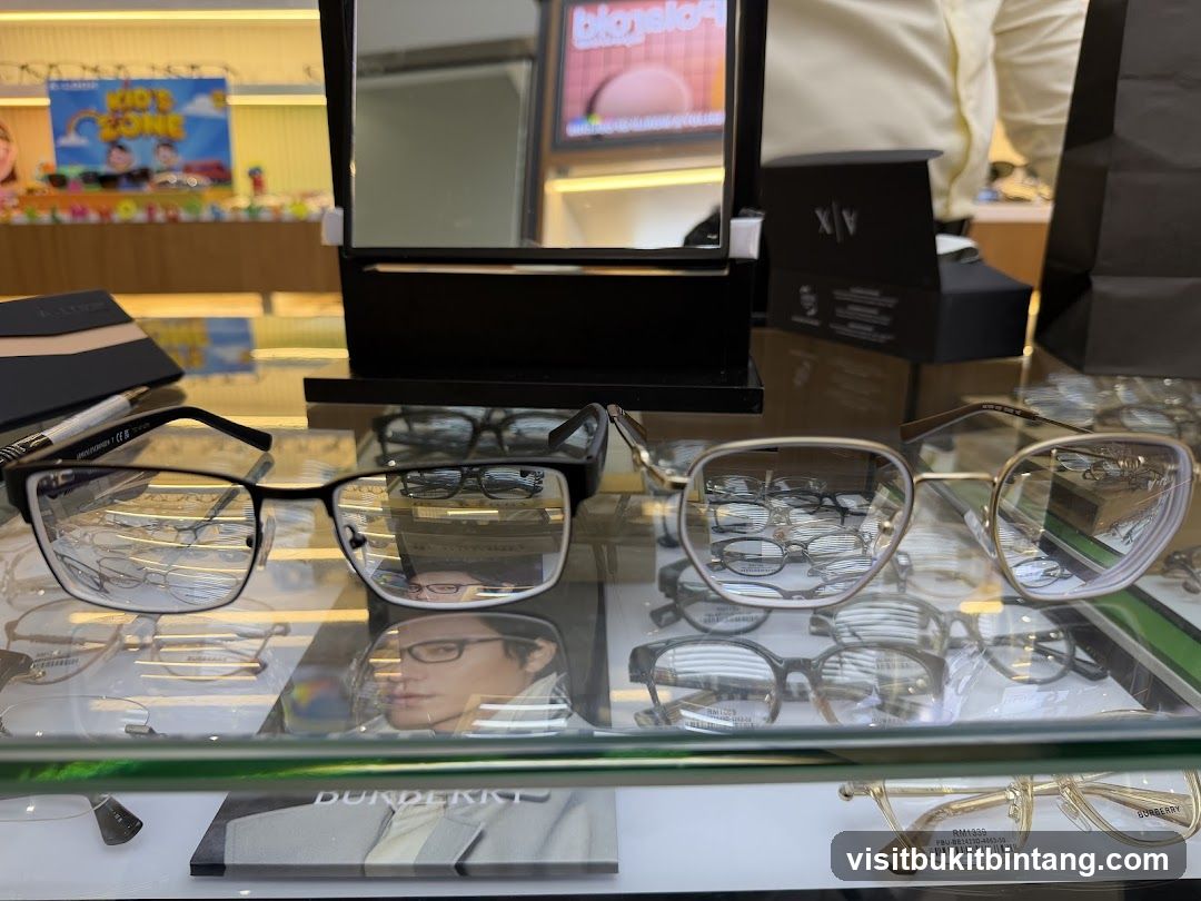 Eyeglasses Display