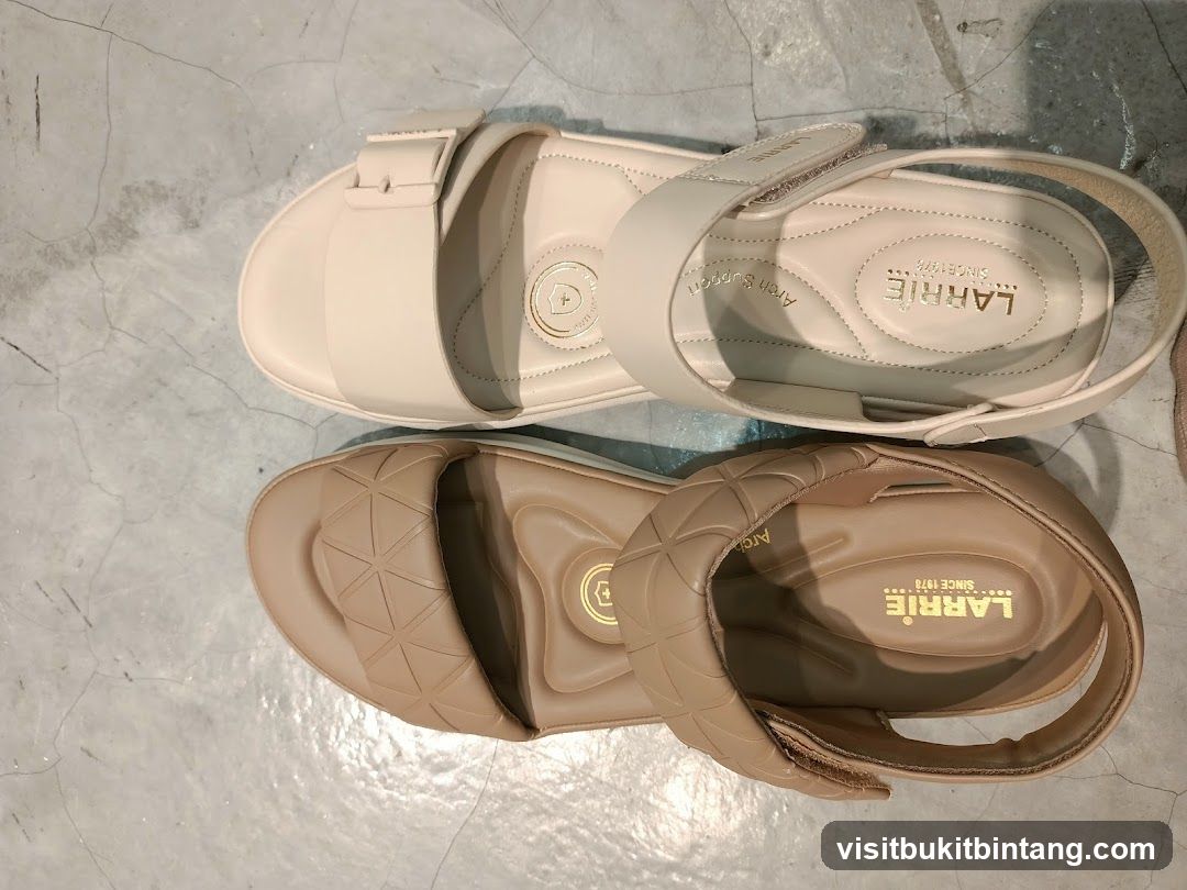LARRiE Sandals