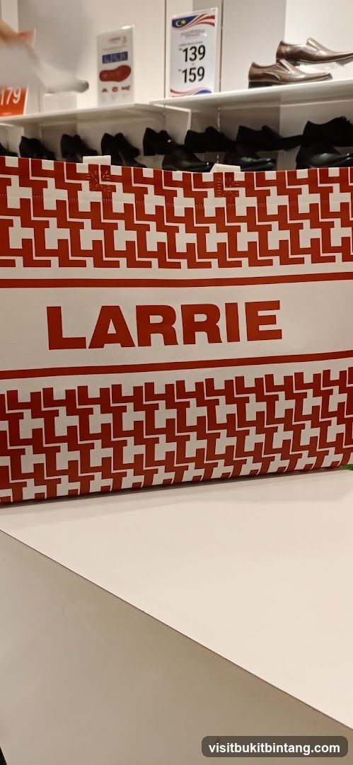 Shopping bag with brand name