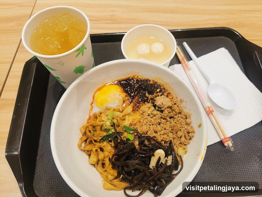 Noodle Meal with Egg and Toppings