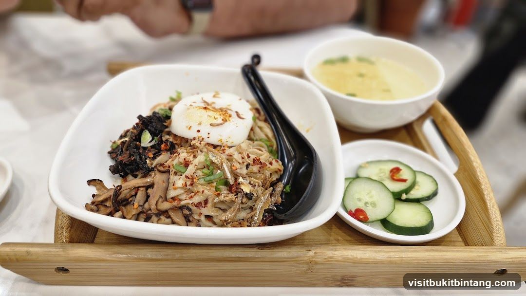 Noodles with Toppings