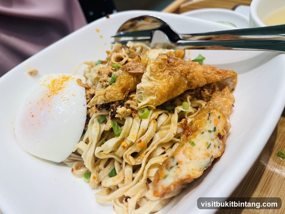 Noodles with Egg and Fried Toppings