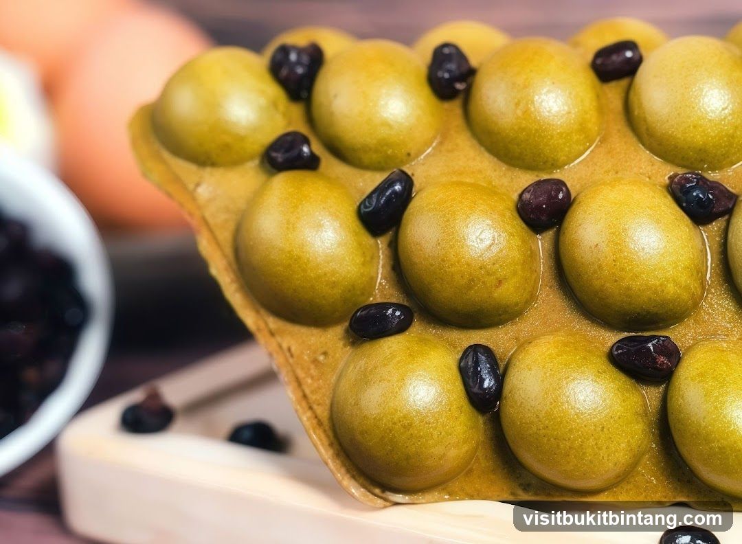 Matcha Bubble Waffle with Raisins