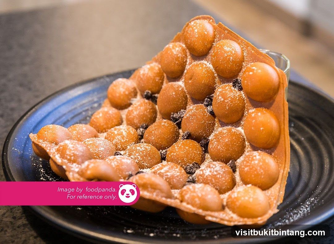 Bubble Waffle with Powdered Sugar