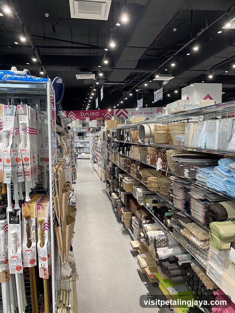 DAISO Interior Aisle View