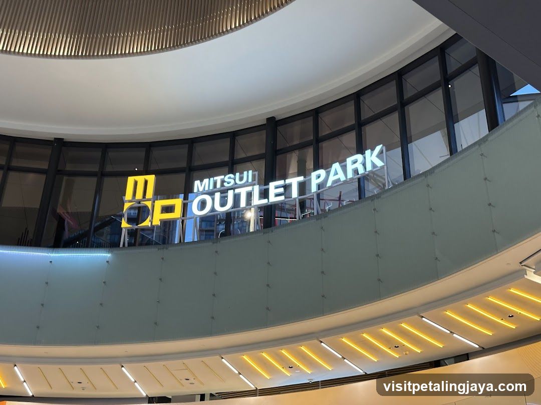 Mitsui Outlet Park Signage