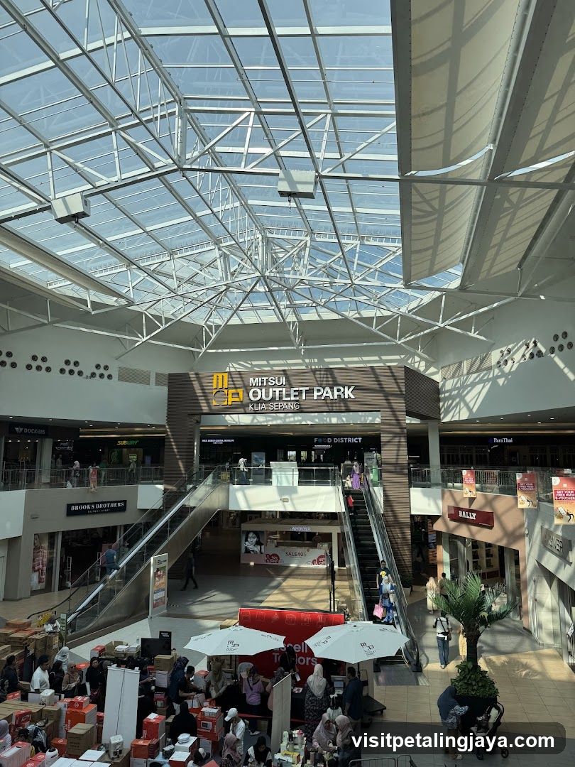 Mitsui Outlet Park Kuala Sepang Interior