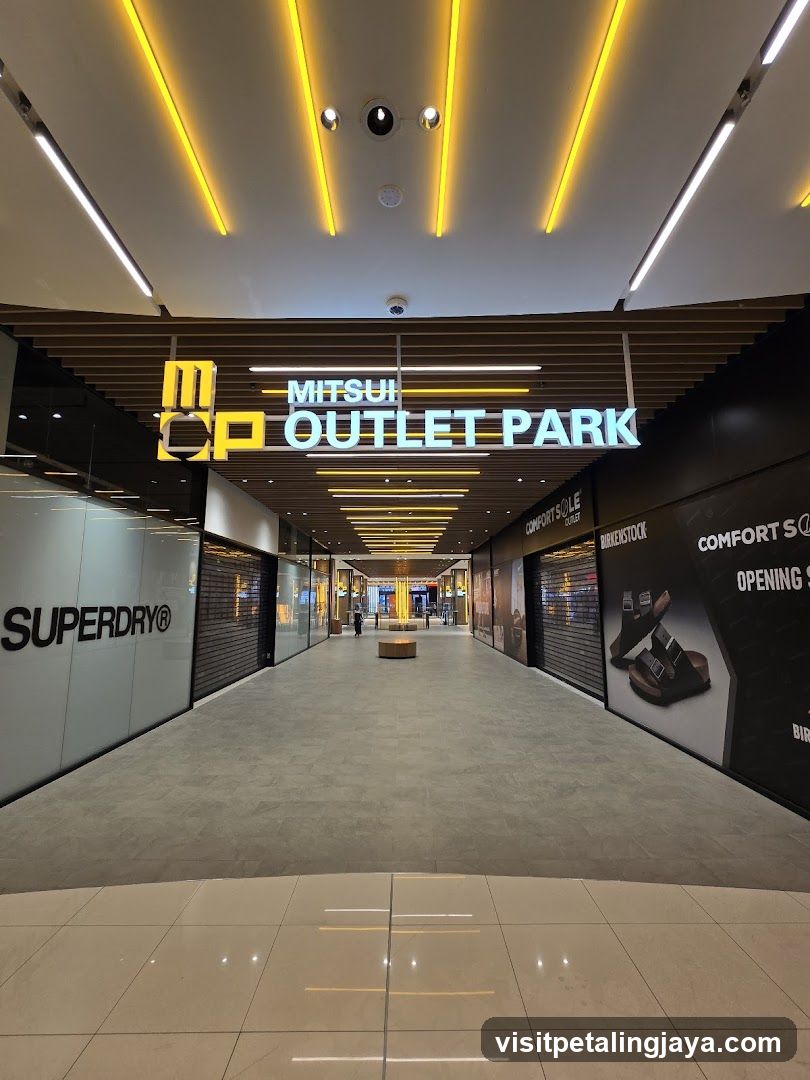 Mitsui Outlet Park Interior