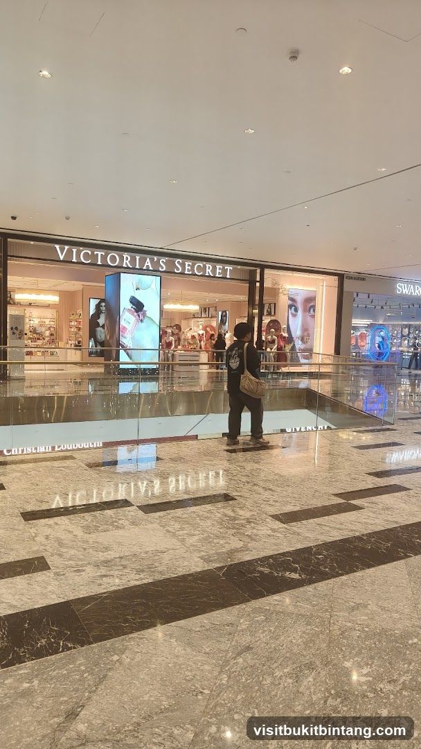 Benefit Cosmetics Boutique and BrowBar Lounge
