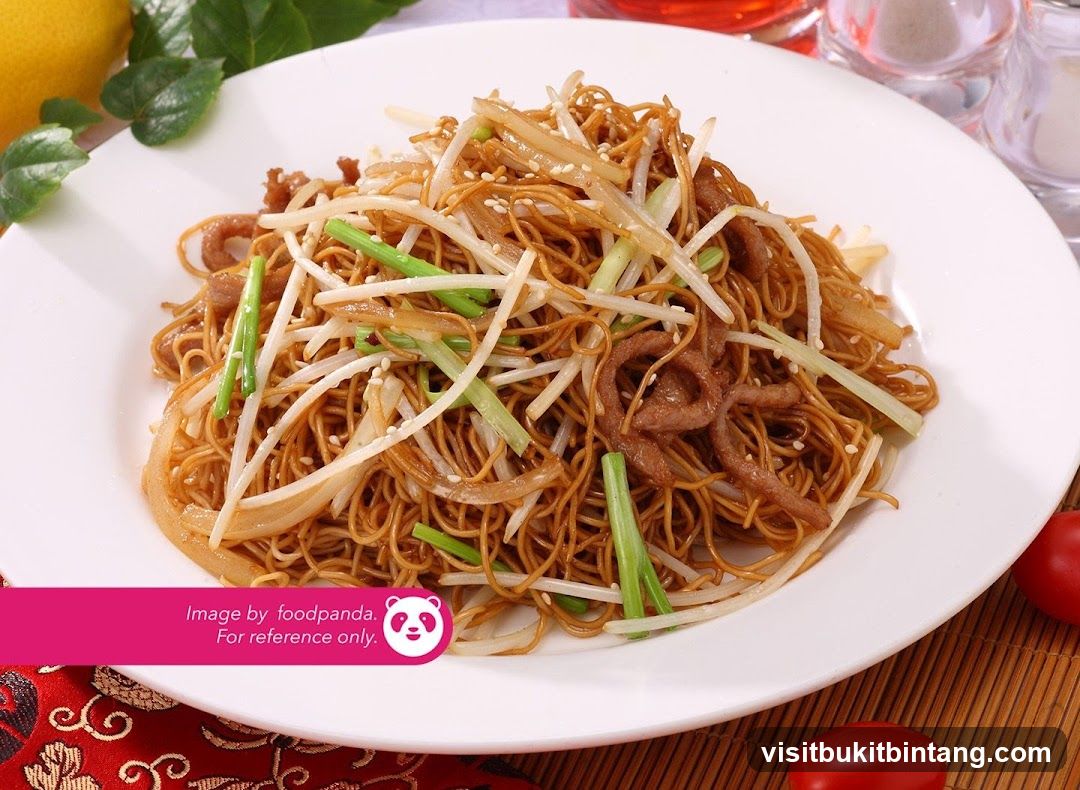 Fried Noodles with Meat and Bean Sprouts
