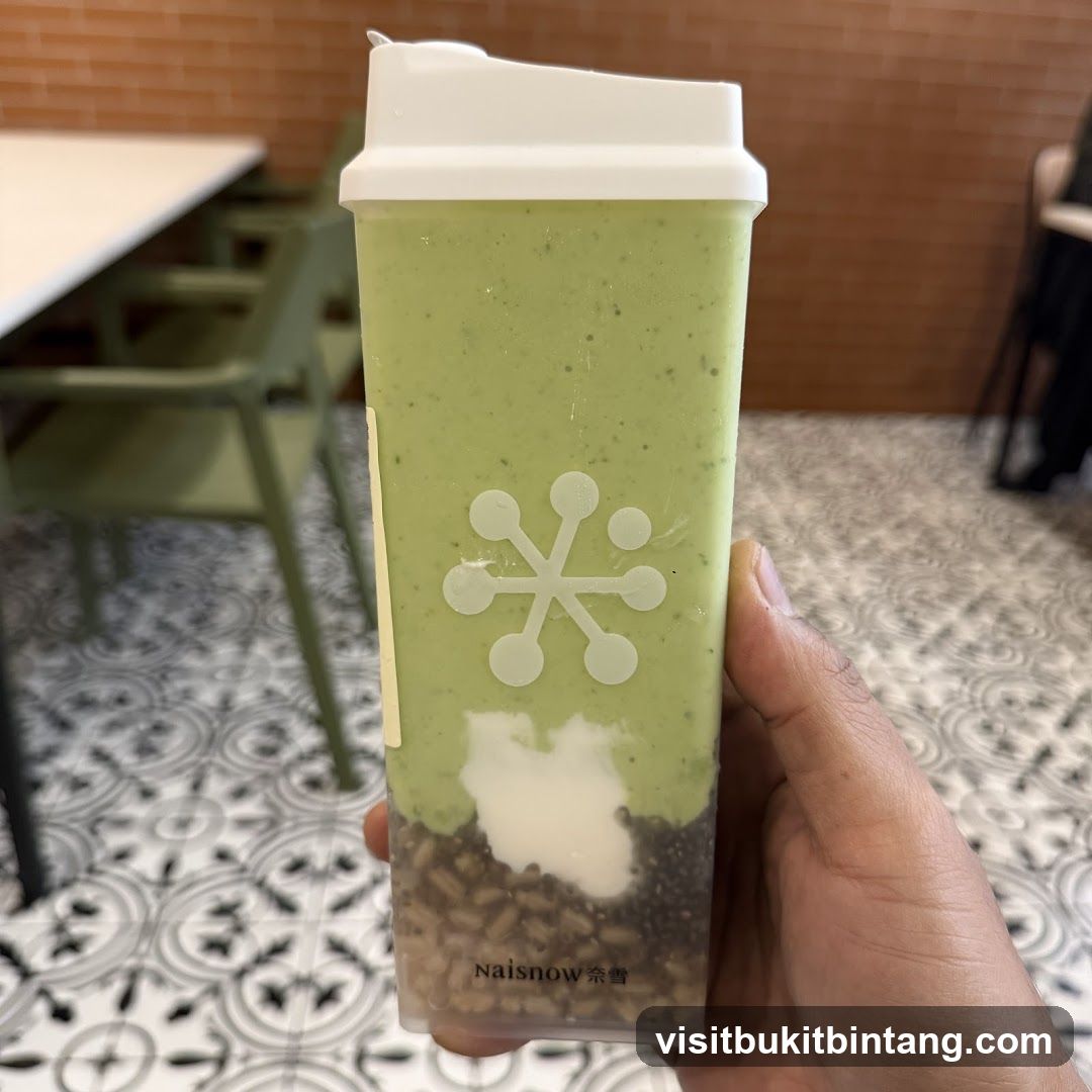 Green Smoothie with Toppings
