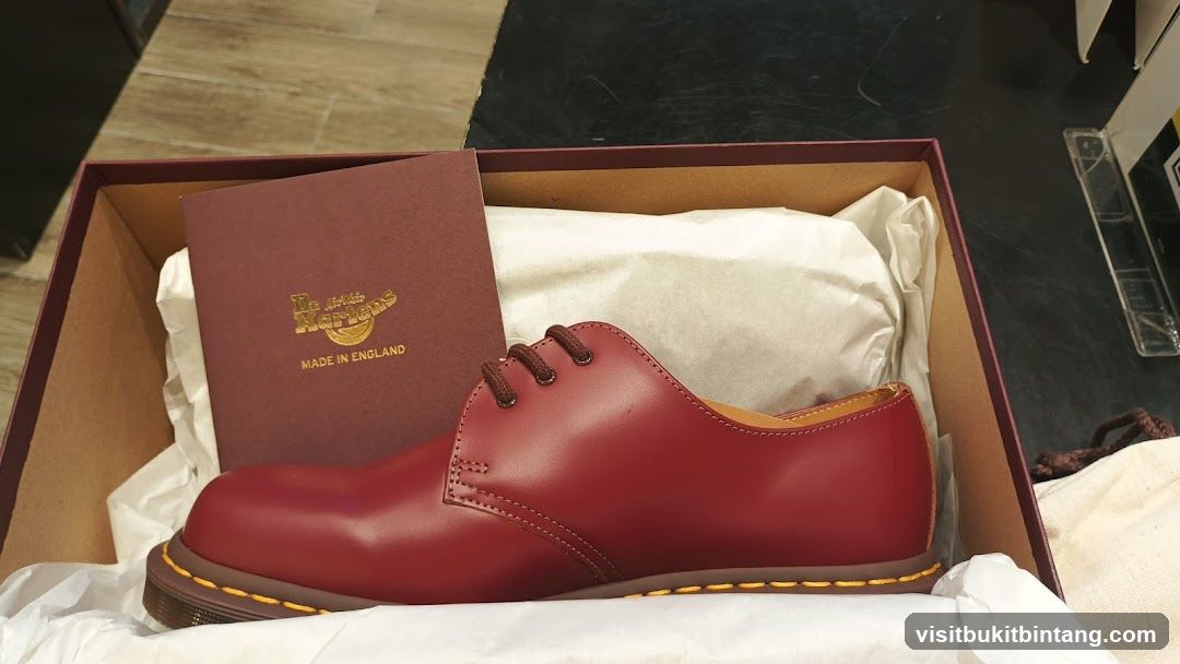 Dr. Martens - The Exchange TRX