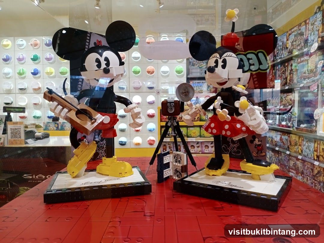 Lego Mickey and Minnie Mouse Display