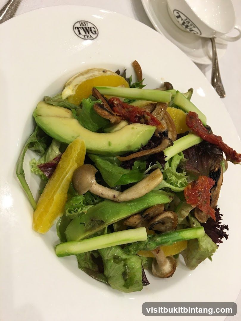 Salad with Avocado and Mushrooms
