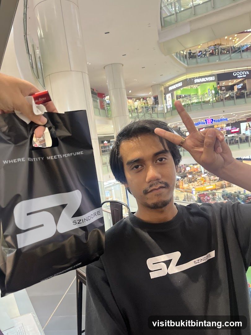 Man with shopping bag and t-shirt