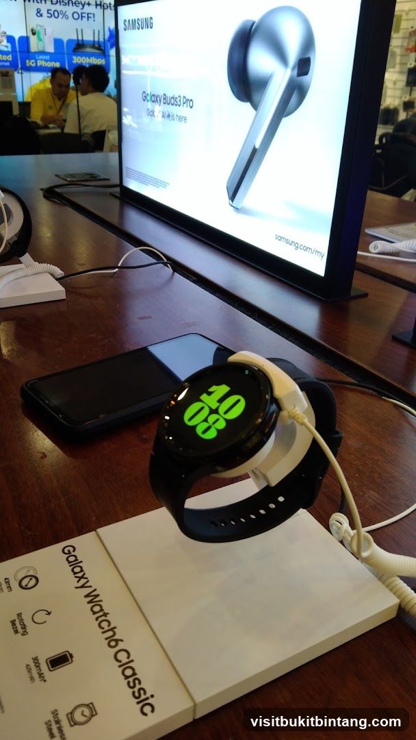 Samsung Galaxy Products Display