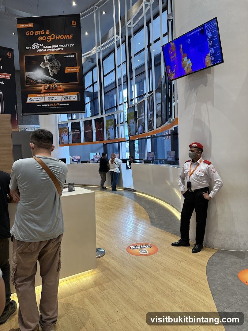 U HOME 5G Store Interior