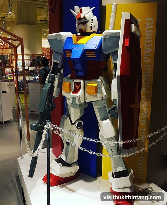 Gundam Statue