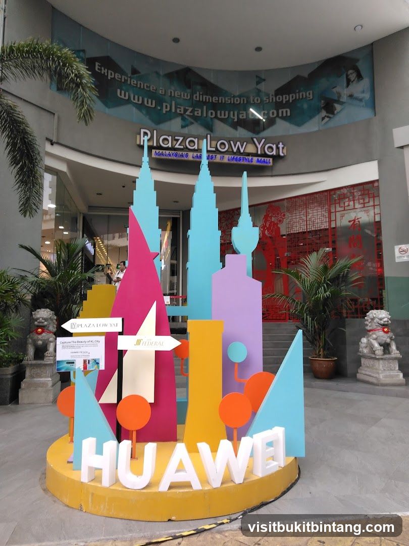Plaza Low Yat Huawei Display