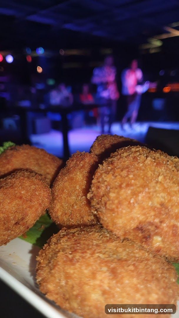 Fried Appetizers in a Bar Setting