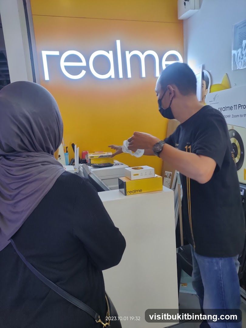Realme Store Interaction